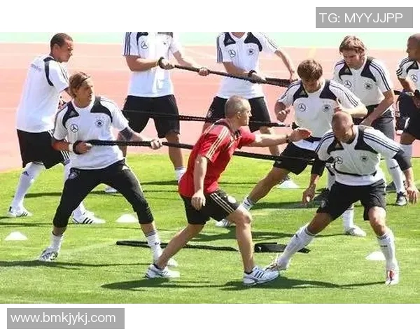 球星日常足球训练全记录 技能提升与体能锻炼并重