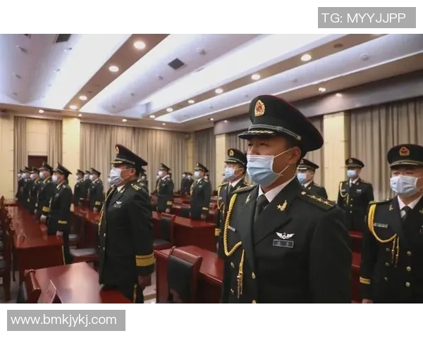 足球巨星展荣耀时刻晒奖杯 照亮辉煌征程再创传奇