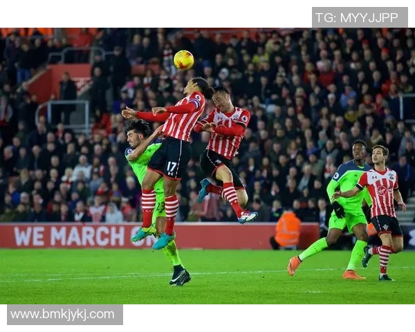 足球明星演绎角球绝技精彩瞬间解析与战术运用技巧探讨