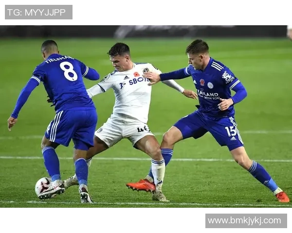 足球星光赛激情碰撞，顶级球员集结引爆全场热血对决