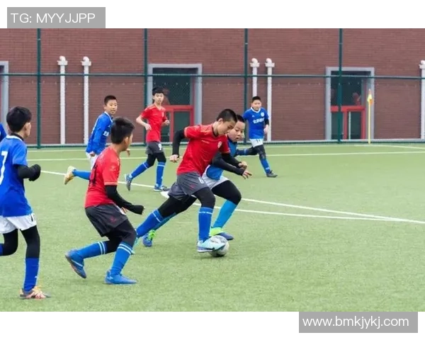 足球直播间聚焦当红球星带你领略绿茵场上的激情与荣耀